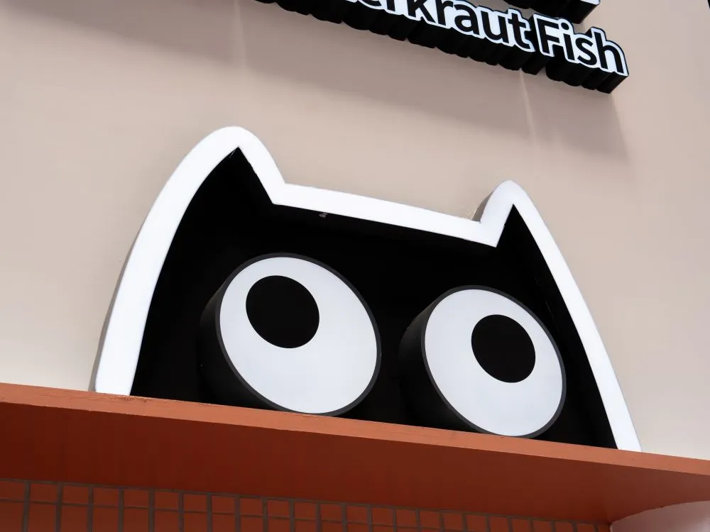 不二酸菜魚崇德店造型眼睛招牌 2